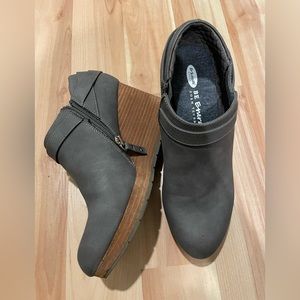 Dr Scholls Be Energized wedge booties